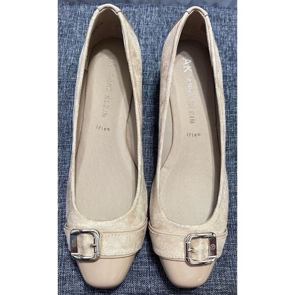 Anne Klein Morgan Low Wedge Pump SZ 9.5M, SAND SUEDE - Picture 3 of 9